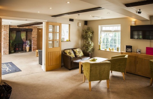 Earlswood House | The Limes Country Lodge Hotel