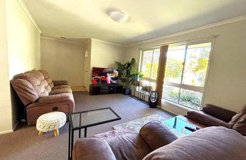 Jindalee House | The Little Escape-Walk to Mall, Quick City Access, Golf & Sports Nearby