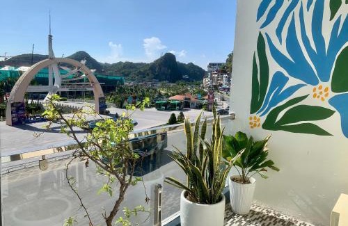 Cat Hai Hostel | The Little Leaf Hostel - Restaurant & Rooptop Bar