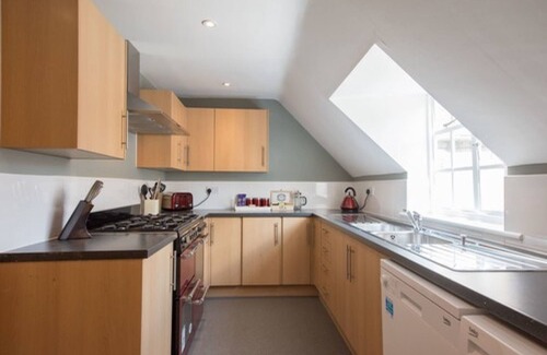 Broadway House | The Lodge at Broadway