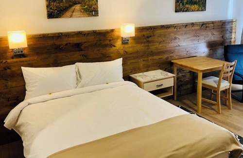 McLennan Hotel | The Lodge at Kimiwan