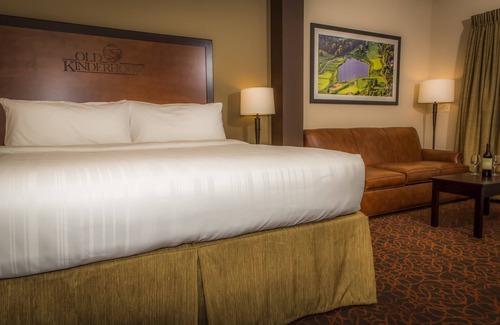 Camdenton Hotel | The Lodge at Old Kinderhook Golf Resort