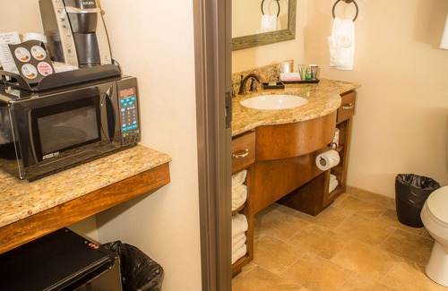 Camdenton Hotel | The Lodge at Old Kinderhook Golf Resort