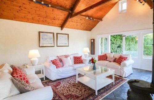 Knockaderry Cross Roads House | The Lodge at Raheengraney House