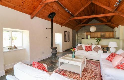 Knockaderry Cross Roads House | The Lodge at Raheengraney House