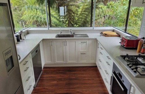 Parapara House | The Lodge, Golden Bay Lodge and Organic Gardens