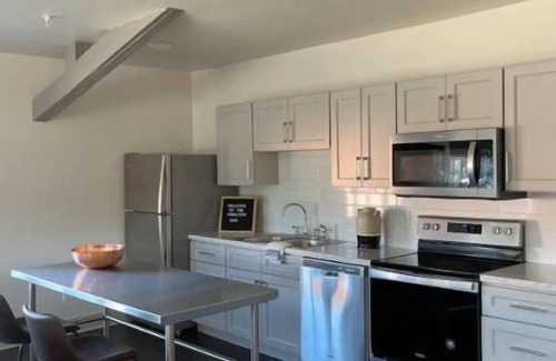 Mount Pleasant Apartment | The Loft at 121