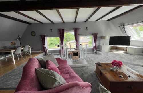 Brighouse Apartment | The Loft @ Brighouse