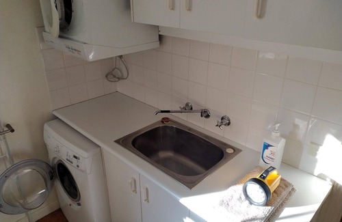 Port Fairy House | The Loft - modern apartment in heritage garden setting