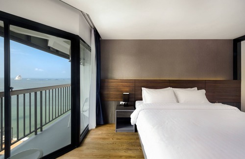 Tha Thaewawong Hotel | The Loft Seaside Sriracha