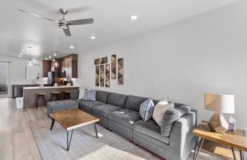 St. George House | The Lofts 1|Community Pool w/water slide and hot tub, grill, Smart TV