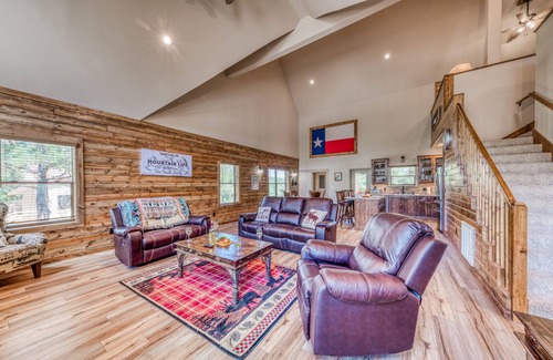 Ruidoso Cabin | The Lone Star Lodge | Indoor + Outdoor Fireplaces!