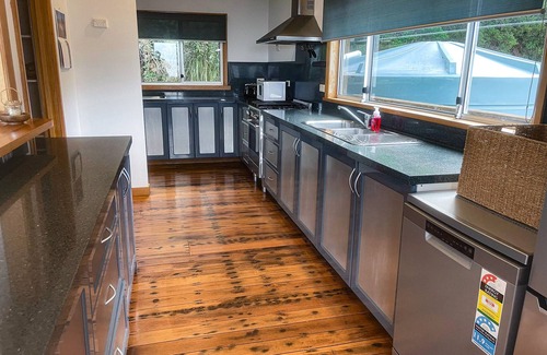 Eaglehawk Neck House | The Lookout at Pirate's Bay. 3BR, 2BA, ocean views, pool table, arcade machine