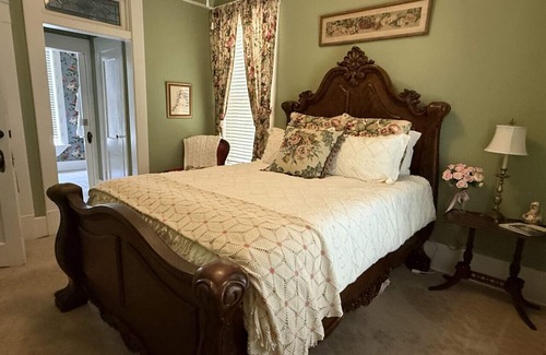 Guthrie Bed & Breakfast | The Lynnie Ann at The Judge`s Chamber