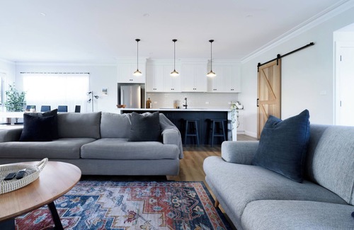 Invermay House | The Mannsion on Mann with Small Garage