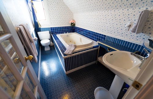 Parrsboro Bed & Breakfast | The Maple Inn B&B