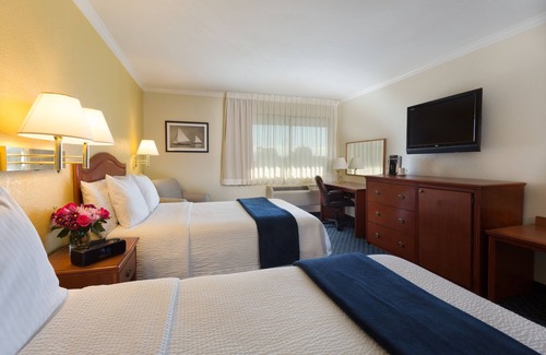 San Leandro Hotel | The Marina Inn on San Francisco Bay