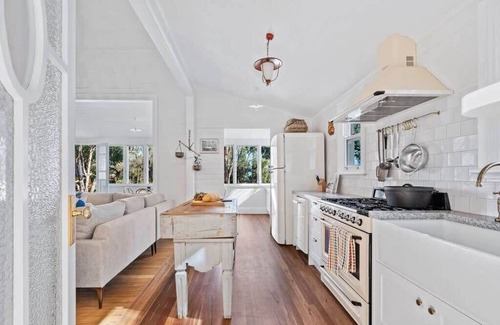 Callala Bay House | 'The Mariner' Waterfront Beach House with Hot Tub