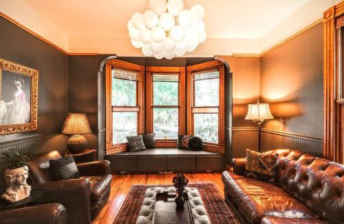 Historic Railroad District House | The Matriarch Heritage House- Downtown Ashland