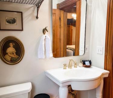 Historic Railroad District House | The Matriarch Suites- Downtown Ashland, OR