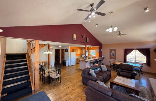 Hill City Cabin | The McCaskell Cabin- Nestled out in the countryside.