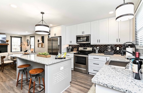 Sans Souci House | The Mid-Mod 3 Miles to Downtown /Furman!