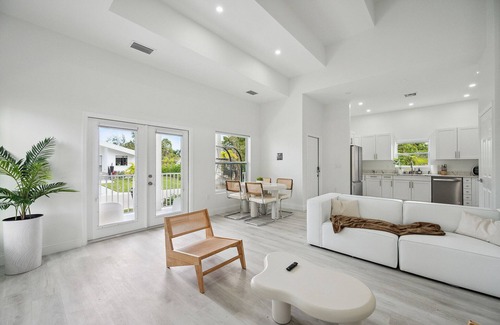 East Naples House | The Modern Botanical – Pickleball & Gardens