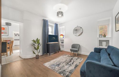 Llwchwr House | The Modern Cwtch House - Swansea