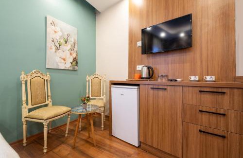 Zeytinburnu Hotel | The Molla House
