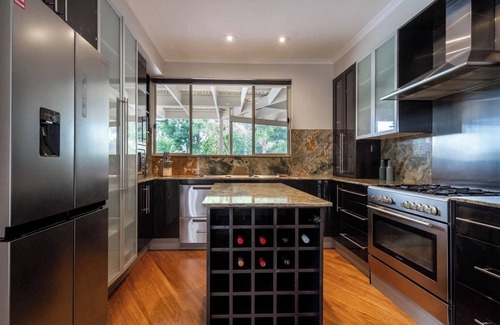 Mount Eliza House | The Moondah Manor A Poolside Family Retreat