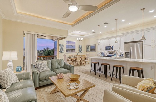 Siesta Key House | The Nautilus | Luxury Pet Friendly Home, 2 Heated Pools, Ping Pong Tables Steps to Beach!