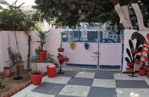 Gomti Nagar Hostel | The Nomad cave