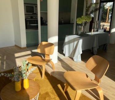 Wavre House | The Oak
