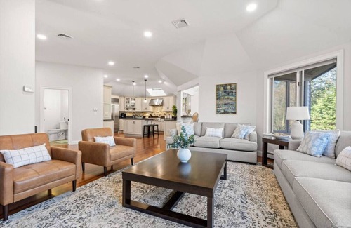 Gilford House | `The Oasis` Pool/Hot tub/Game-Room/Ski/Sleeps 18