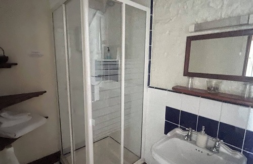 Rhoose Bed & Breakfast | The Old Barn