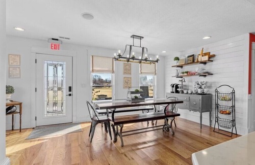 Rineyville Apartment | The Old Farmhouse Inn-Mrs. Generose Room