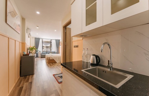 Ba Dinh House | The Old Quarter Ha Noi House with Train street view and city view. Free wifi