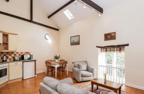 East Chelborough Cottage | THE OLD SCHOOL ROOM, character holiday cottage in East Chelborough