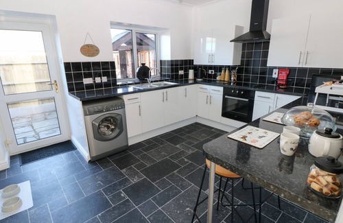 Draethen House | THE OLD WELL BUNGALOW - TY MAWR FARM, pet friendly in Cardiff