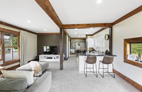 Hunua House | The Olde Store - Hunua Holiday Home