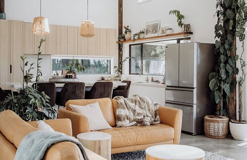 Hokitika House | The open-plan kitchen, dining and lounge area is the heart of the home, perfect for sharing a meal, curling up with a good book, or simply watching the weather roll in through the floor-to-ceiling windows.