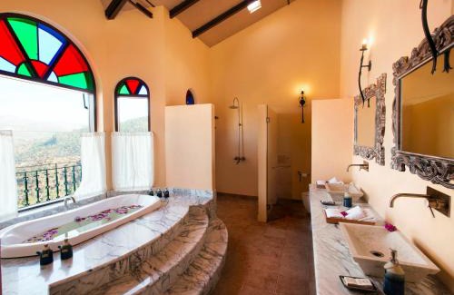 Kaul Hotel | The Orchard at Peora Estates