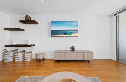 Wilshire Montana Apartment | The Orchid-Beachfront Bliss Spacious 2BR Apt In Santa Monica