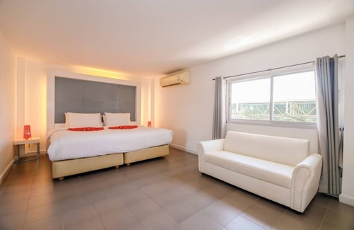 Pak Nakhon Hotel | The Original Orange Rooms