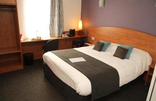 Bressuire Hotel | The Originals City, Plume Hôtel