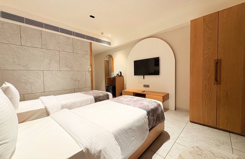 Thaltej Hotel | The Parterre - SG Highway Ahmedabad