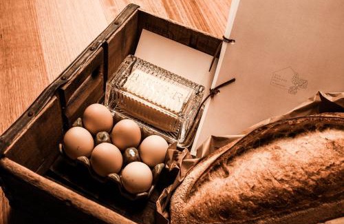 Broadmarsh Villa | The Picker's Hut - Luxury Farm Stay