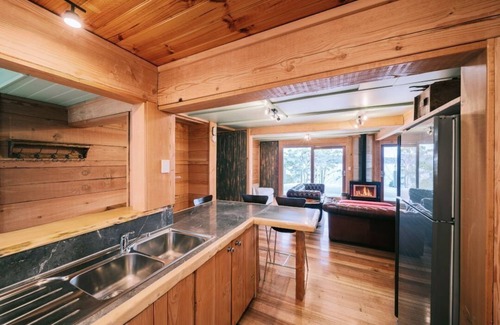 Southern House | The Pier House ~unique coastal adventure!