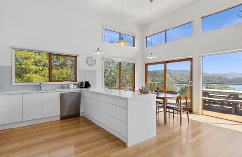 Taylor Bay House | The Point Lakehouse Taylor Bay