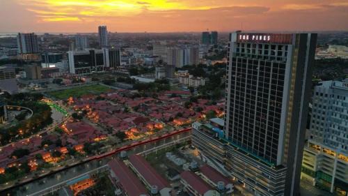 Tanjong Bidara Apartment | The Pool Suite Premium Room-Jonker